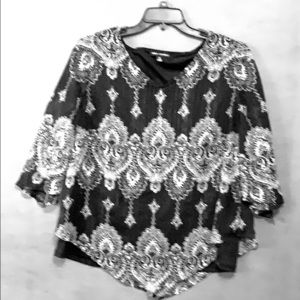 Sara Michelle Bkack & white Handkerchief shirt